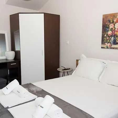Apartment The Purplish 2-bd In Center Varna